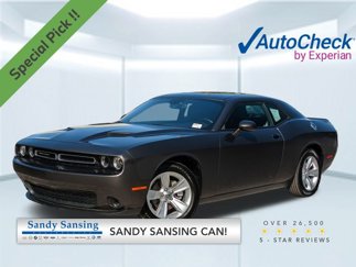 Used 2023 Dodge Challenger SXT image 1