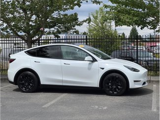 Used 2022 Tesla Model Y Long Range image 1