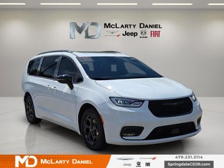 New 2024 Chrysler Pacifica Premium image 1