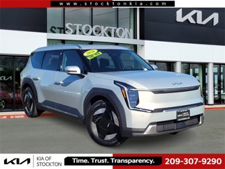Used 2026 Kia EV9 Wind image 1