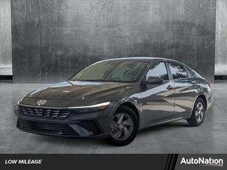 Used 2025 Hyundai Elantra SE image 1