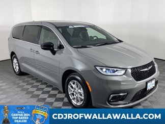 New 2025 Chrysler Pacifica Select image 1