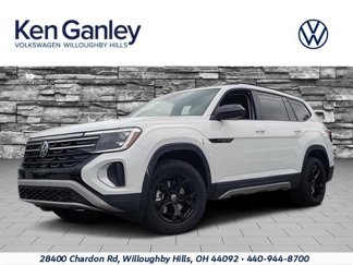 New 2025 Volkswagen Atlas Peak Edition SE image 1