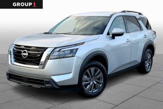 Used 2025 Nissan Pathfinder SV image 1