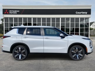 New 2025 Mitsubishi Outlander SE video 2