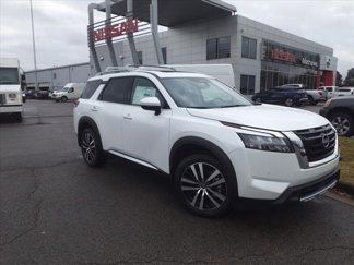 New 2025 Nissan Pathfinder Platinum image 1