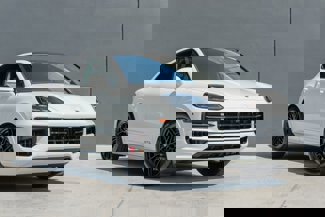 Used 2025 Porsche Cayenne GTS image 1