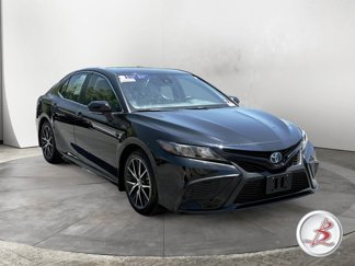 Used 2024 Toyota Camry SE image 1