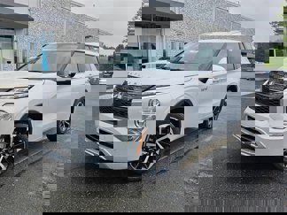 New 2025 Mitsubishi Outlander SEL image 1