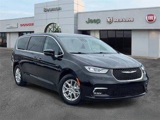 Used 2024 Chrysler Pacifica Touring-L image 1