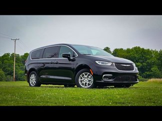 New 2025 Chrysler Pacifica Select image 1