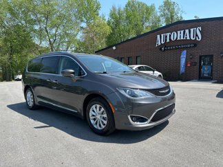 Used 2019 Chrysler Pacifica Touring-L image 1
