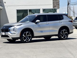 Used 2024 Mitsubishi Outlander SE Black Edition image 1