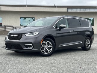 Used 2023 Chrysler Pacifica Limited image 1