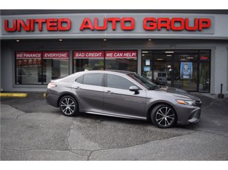 Used 2020 Toyota Camry SE image 1