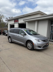 Used 2017 Chrysler Pacifica Touring-L image 1