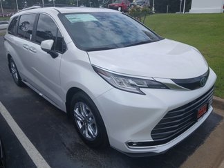 New 2025 Toyota Sienna Limited image 1