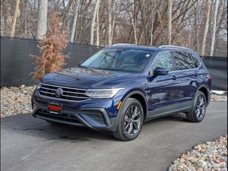 Certified 2024 Volkswagen Tiguan SE image 1