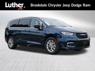 New 2025 Chrysler Pacifica Select image 1