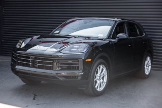 Used 2025 Porsche Cayenne image 1