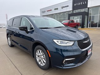 New 2025 Chrysler Pacifica Select image 1