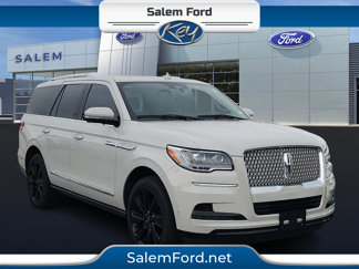 Used 2023 Lincoln Navigator Reserve image 1