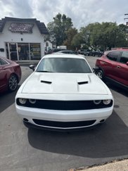 Used 2019 Dodge Challenger SXT image 1