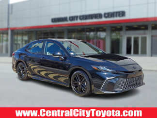 Used 2025 Toyota Camry SE image 1