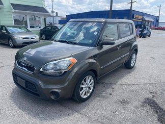 Used 2013 Kia Soul + image 1