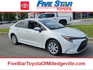 Used 2025 Toyota Corolla XLE image 1