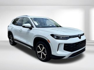 New 2025 Volkswagen Tiguan SE image 1