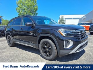 New 2025 Volkswagen Atlas Peak Edition SE image 1