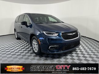 New 2025 Chrysler Pacifica Select image 1