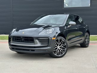 Certified 2025 Porsche Macan Turbo image 1