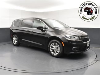 New 2025 Chrysler Pacifica Select image 1
