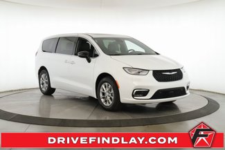 New 2026 Chrysler Pacifica Select image 1