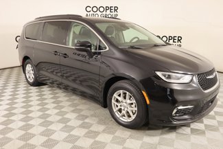 Used 2022 Chrysler Pacifica Touring-L image 1