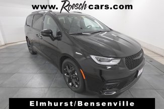 New 2025 Chrysler Pacifica Limited image 1