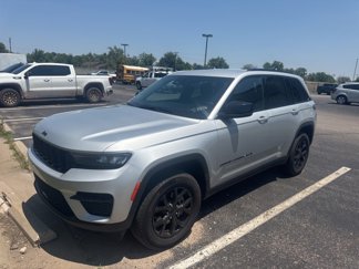 Used 2024 Jeep Grand Cherokee Altitude image 1