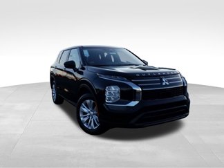 New 2025 Mitsubishi Outlander ES image 1