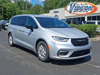 New 2026 Chrysler Pacifica Select image 1