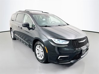 Used 2022 Chrysler Pacifica Touring-L image 1