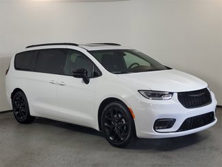 New 2026 Chrysler Pacifica Limited image 1
