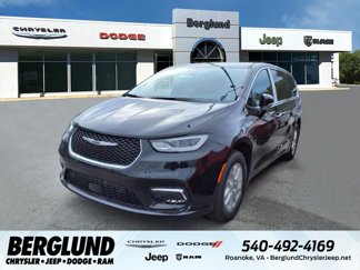 New 2026 Chrysler Pacifica Select image 1