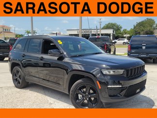 Used 2025 Jeep Grand Cherokee Limited w/ Black Appearance Package image 1