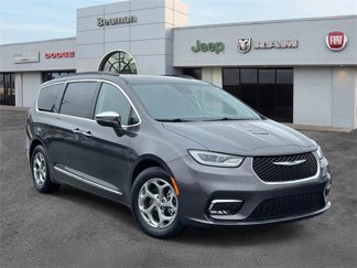Used 2022 Chrysler Pacifica Limited image 1