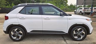 Used 2022 Hyundai Venue Limited image 1