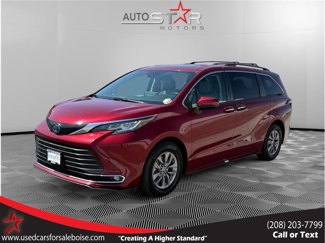 Used 2022 Toyota Sienna XLE image 1