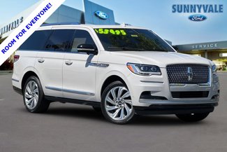 Used 2022 Lincoln Navigator Reserve image 1