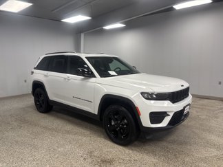 New 2025 Jeep Grand Cherokee Altitude image 1